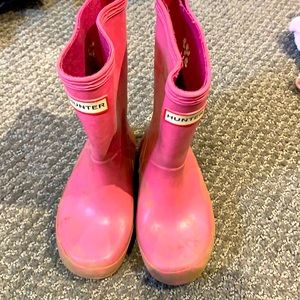 Used pink hunter rain boots + socks size 7
